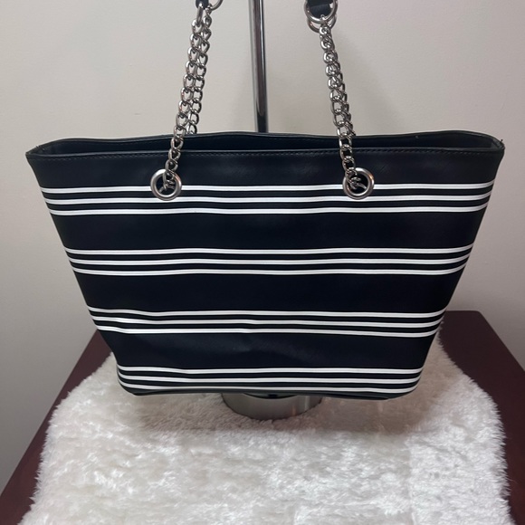 Kenneth Cole Reaction Tote - Picture 2 of 10